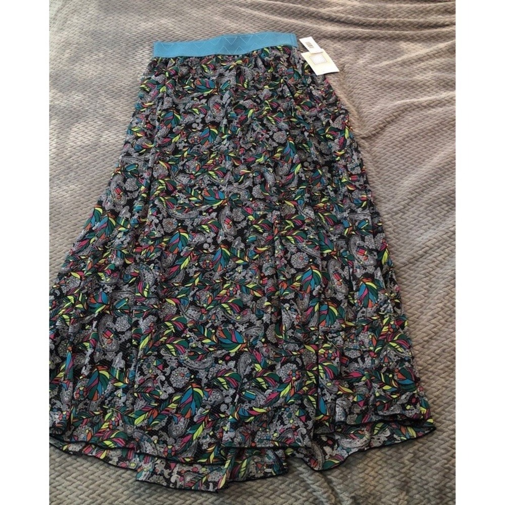 BRAND NEW LulaRoe "Lucy" Skirt - size S